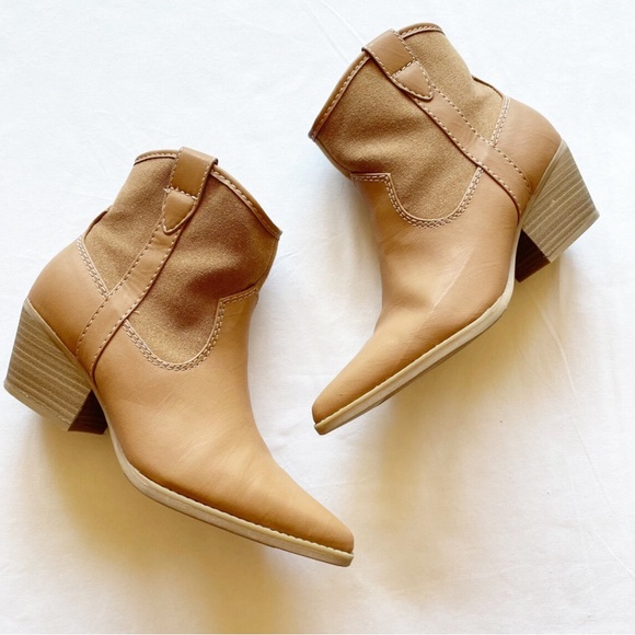 NWT UNIVERSAL THREAD Women’s Kay Ankle Boots (Multiple sizes) - Picture 2 of 6